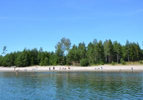  Lapsiystävällinen pitkä hiekkaranta, jossa on mukava pitkä hiekkapohja